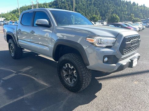 Used 2019 Toyota Tacoma TRD Off-Road AWD/4WD image 3