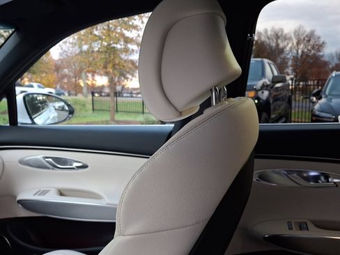 Certified 2025 Genesis Electrified GV70 image 17