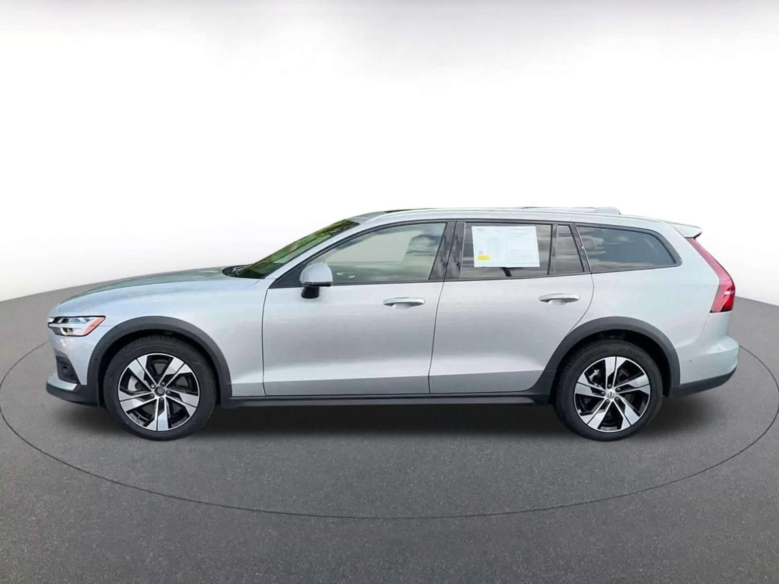 Used 2025 Volvo V60 B5 Cross Country Plus AWD/4WD image 8
