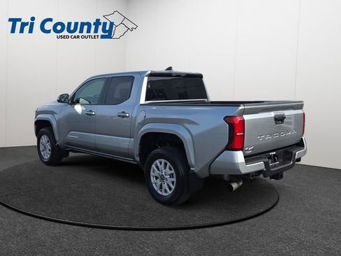 Certified 2025 Toyota Tacoma SR5 AWD/4WD image 6
