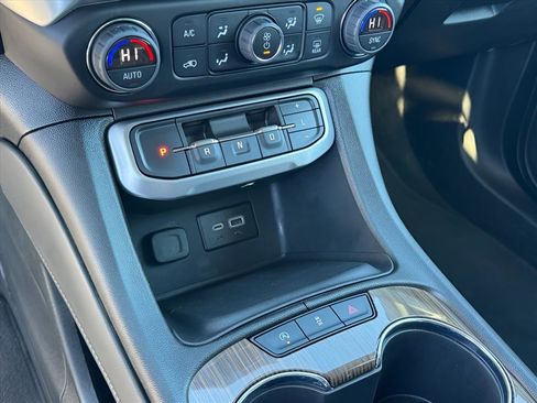 Used 2023 GMC Acadia SLE w/ Driver Convenience Package image 24