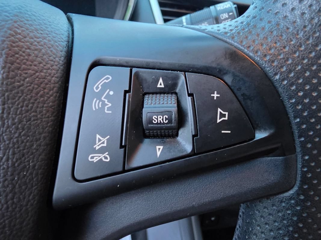Used 2021 Chevrolet Trax LT FWD image 13