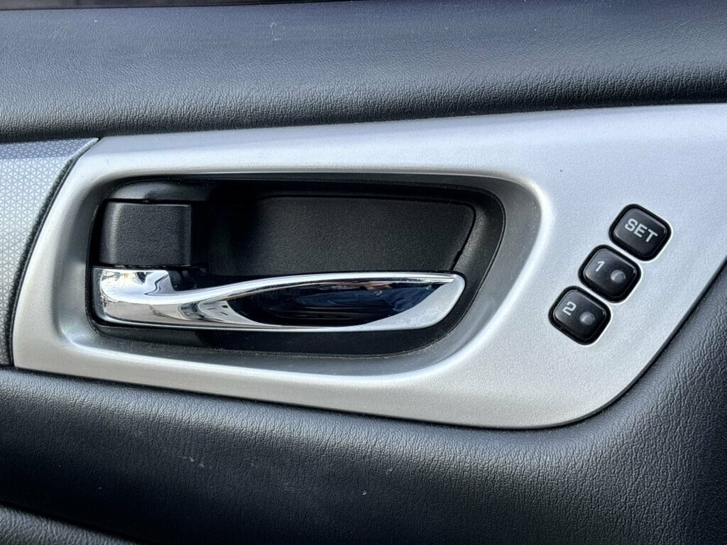 Used 2018 Nissan Pathfinder SL FWD image 40