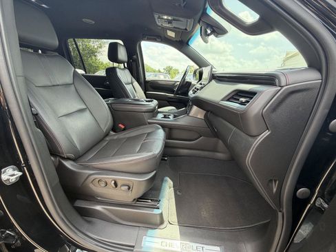 Used 2022 Chevrolet Suburban RST w/ Luxury Package AWD/4WD image 28
