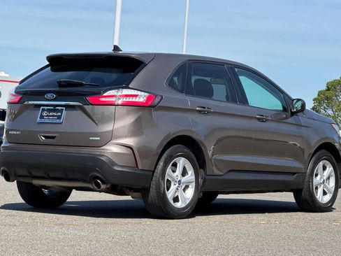 Used 2019 Ford Edge SE image 2
