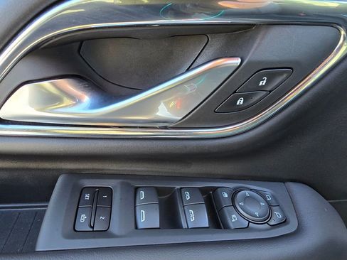 Used 2022 Chevrolet Tahoe Z71 w/ Luxury Package image 23