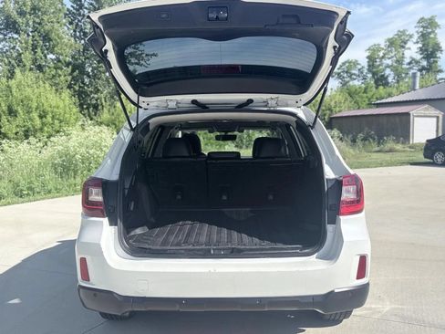 Used 2017 Subaru Outback 2.5i Limited AWD/4WD image 8