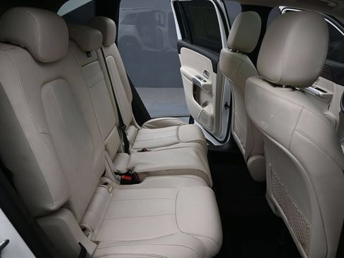 Used 2023 Mercedes-Benz GLB 250 w/ Premium Package image 29