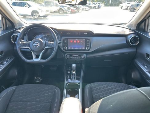 Used 2022 Nissan Kicks SV image 11