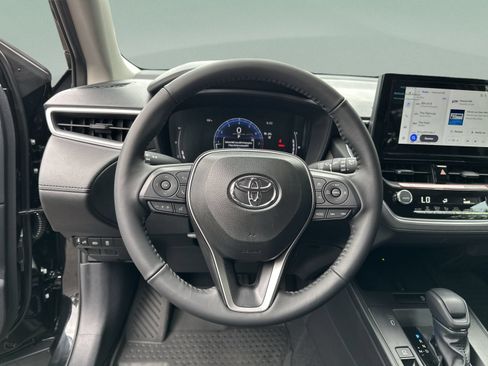 Used 2026 Toyota Corolla Cross LE FWD image 11