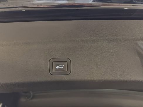 Used 2024 GMC Yukon SLT w/ SLT Luxury Package AWD/4WD image 17