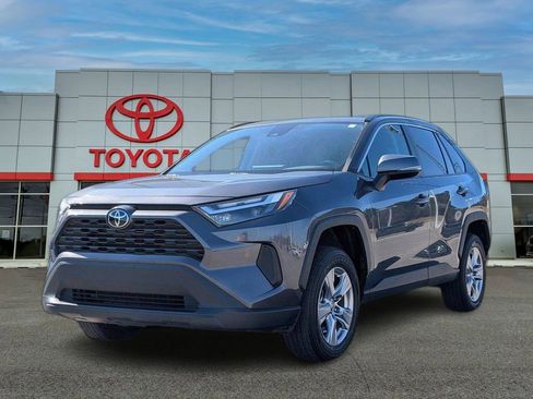 Used 2022 Toyota RAV4 XLE image 2