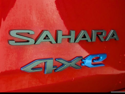 Used 2025 Jeep Wrangler Unlimited Sahara AWD/4WD image 26