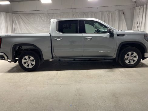Used 2025 GMC Sierra 1500 SLE image 8