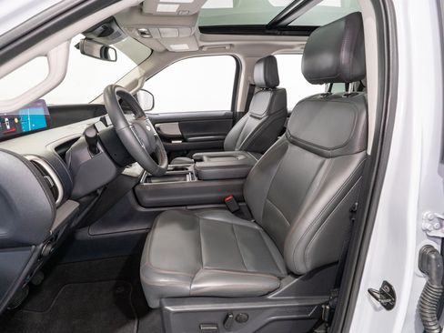 Used 2025 Ford Expedition Active AWD/4WD image 15