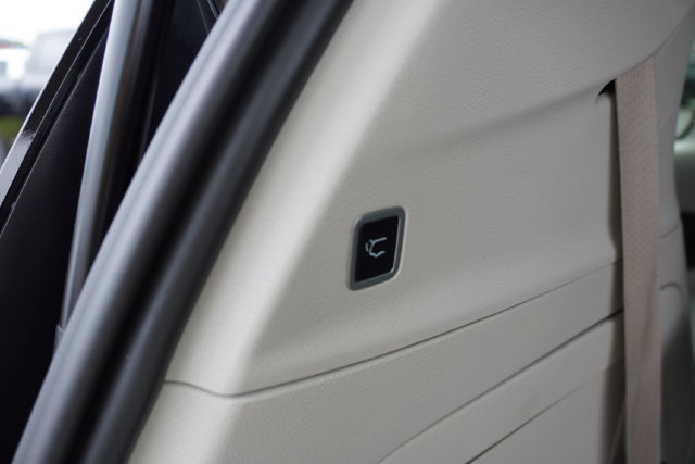 Certified 2024 Chrysler Pacifica Limited FWD image 24