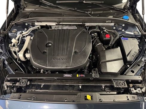 Used 2025 Volvo V60 B5 Cross Country Plus image 33