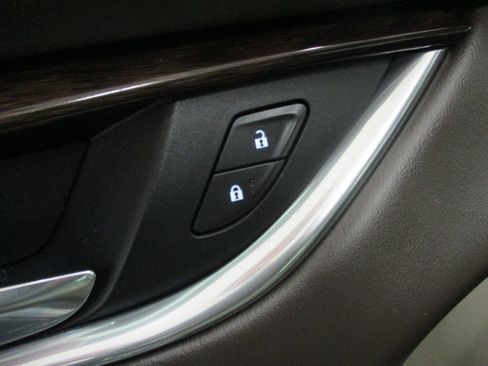 Used 2017 Buick LaCrosse Preferred image 16