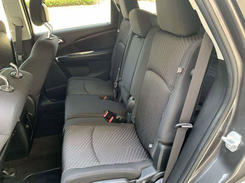 Used 2015 Dodge Journey SXT w/ Flexible Seating Group image 25