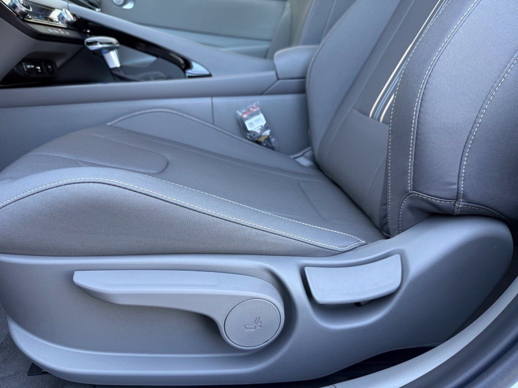 Used 2023 Hyundai Elantra SEL w/ Convenience Package FWD image 9