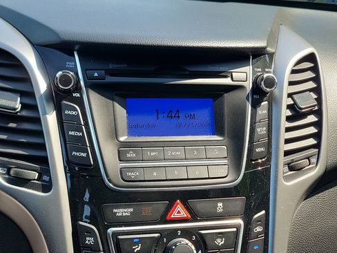 Used 2016 Hyundai Elantra GT image 16