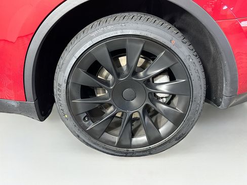 Used 2024 Tesla Model Y Long Range AWD/4WD image 11