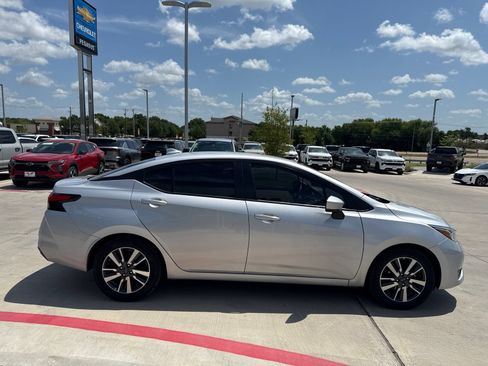 Used 2023 Nissan Versa SV FWD image 5