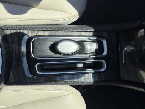 Used 2022 Chrysler 300 Touring L RWD image 29