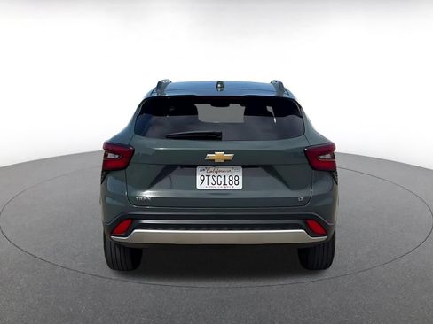 Used 2025 Chevrolet Trax LT FWD image 12