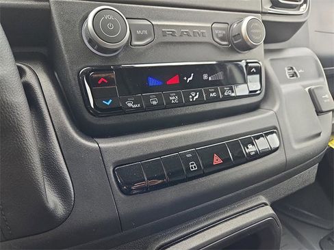 Used 2025 RAM ProMaster 3500 w/ Convenience Group image 25