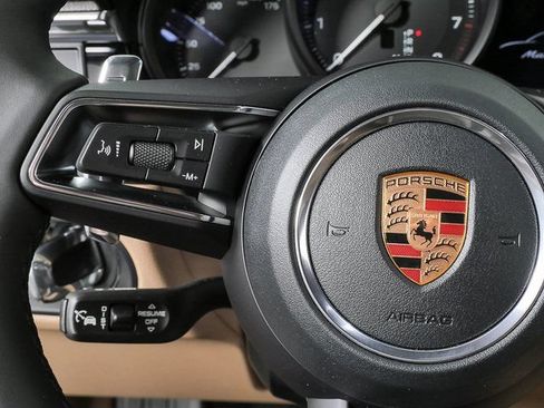 Certified 2026 Porsche Macan AWD/4WD image 11