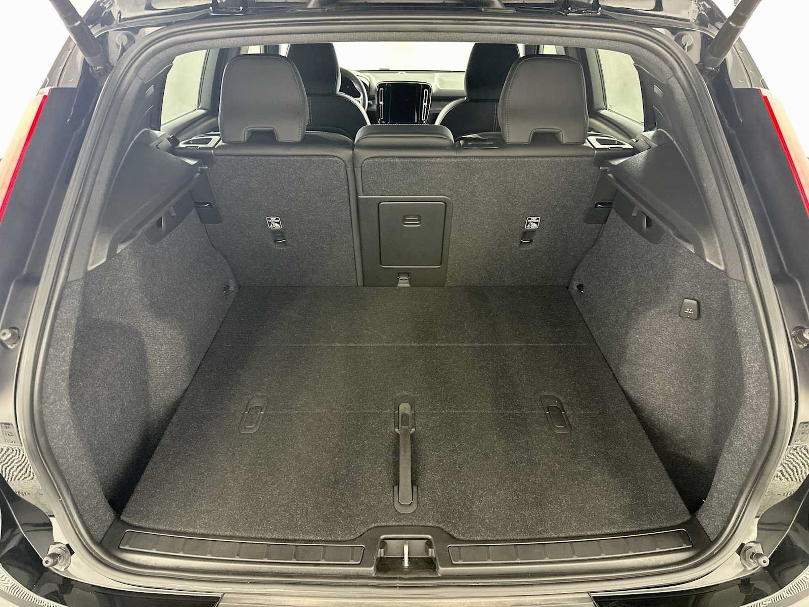 Used 2022 Volvo XC40 P8 Recharge Plus AWD/4WD image 25