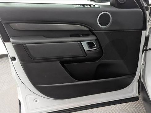 Used 2019 Land Rover Discovery SE AWD/4WD image 13