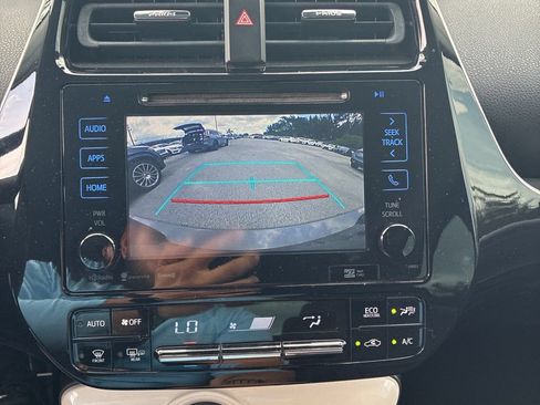 Used 2017 Toyota Prius Four FWD image 7