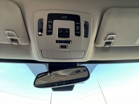 Used 2022 Toyota Sienna XLE image 51