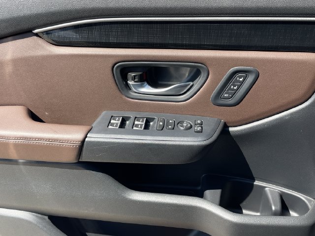 Used 2025 Honda Pilot Elite image 23