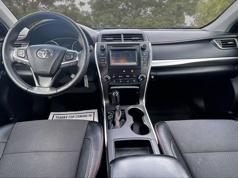 Used 2017 Toyota Camry image 7
