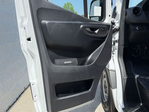Used 2025 Mercedes-Benz Sprinter 2500 image 14