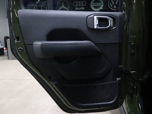 Used 2023 Jeep Gladiator Rubicon AWD/4WD image 17