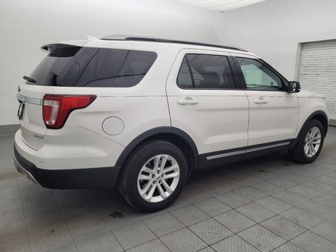 Used 2017 Ford Explorer XLT w/ Equipment Group 202A FWD image 10