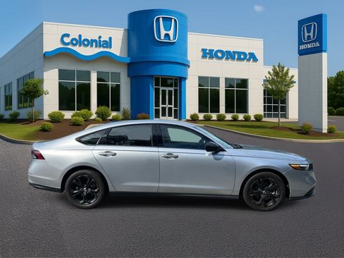 Used 2025 Honda Accord SE image 7