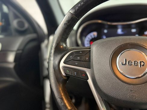 Used 2018 Jeep Grand Cherokee Altitude AWD/4WD image 23
