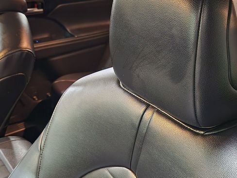 Used 2022 Toyota Highlander XLE image 32