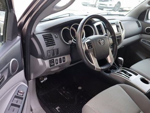 Used 2013 Toyota Tacoma 4x4 Double Cab w/ SR5 Pkg image 4