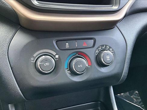 Used 2016 Jeep Cherokee Sport image 34