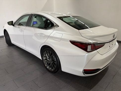 Used 2025 Lexus ES 300h Ultra Luxury w/ Accessory Package (Z1) FWD image 3