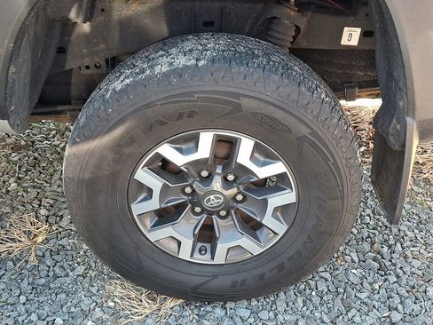 Used 2020 Toyota Tacoma TRD Off-Road w/ TRD Premium Off Road Package image 11