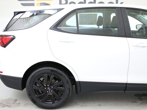 Used 2023 Chevrolet Equinox LS w/ Midnight Edition image 9