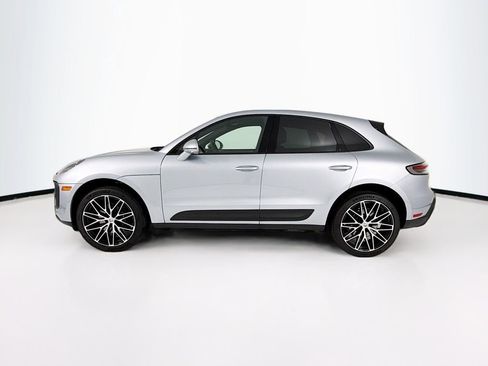 Certified 2025 Porsche Macan image 2
