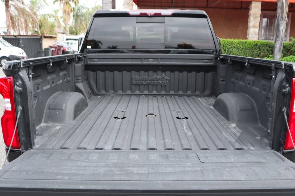 Used 2020 Chevrolet Silverado 2500 High Country w/ Technology Package AWD/4WD image 8